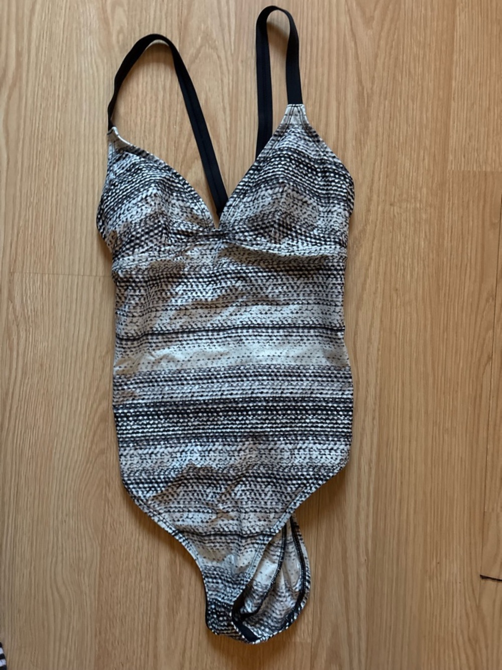 NWOT- Black & White Striped One-Piece Swimsuit xlarge Lolë